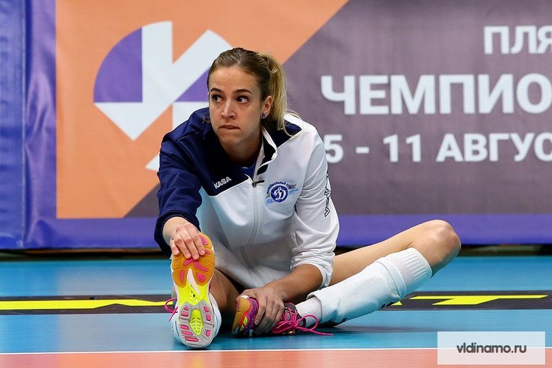 "Друзья! К чему весь этот шум? Я ваш старинный сват и кум!"